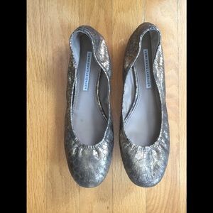 Vera Wang Lavender Lillian Metallic Gold Flats 8